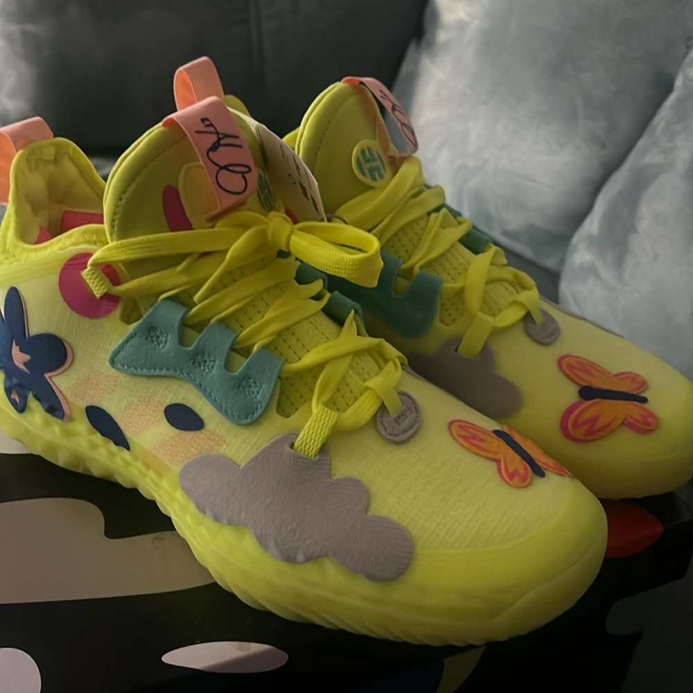 Adidas harden vol.5 

main color is yellow , brand new
